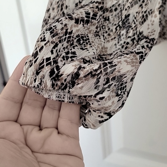 AQUA BY BLOOMINGDALE'S NUDE MULTICOLOR METALLIC BLOUSE Size M - Picture 7 of 12